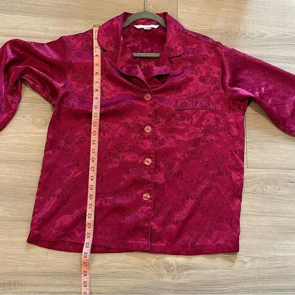 Victoria’s Secret fuchsia satin long sleeve floral button up pajama top small - Picture 10 of 10
